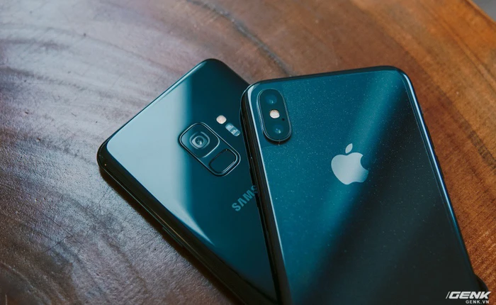 Đặt Galaxy S9 cạnh iPhone X để thấy cần gì phải thay đổi 180° để được đánh giá cao