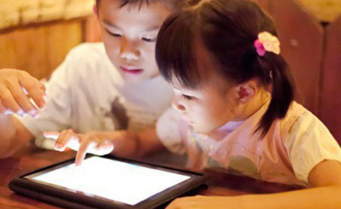 Bảo vệ mắt bé khi sử dụng các thiết bị điện tử bằng quy tắc 20-20-20