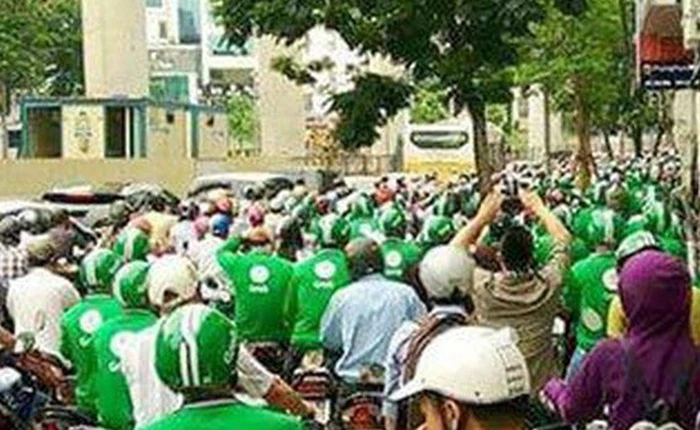 Grab tăng giá cước tối thiểu, thu phụ phí 20.000 cho mỗi chuyến GrabBike trong dịp Tết