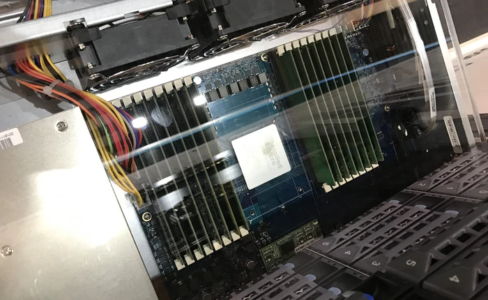 Cựu giám đốc Intel muốn cạnh tranh với hãng ở mảng server bằng chip nền tảng ARM