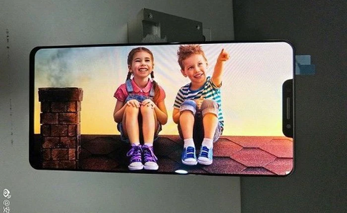 OPPO R13 tiếp tục lộ ảnh thiết kế màn hình không khác gì iPhone X, có cả "tai thỏ" độc đáo