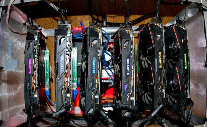 Tôi đã dùng dàn máy đào coin thay máy sưởi, vẫn ấm mà lại có tiền