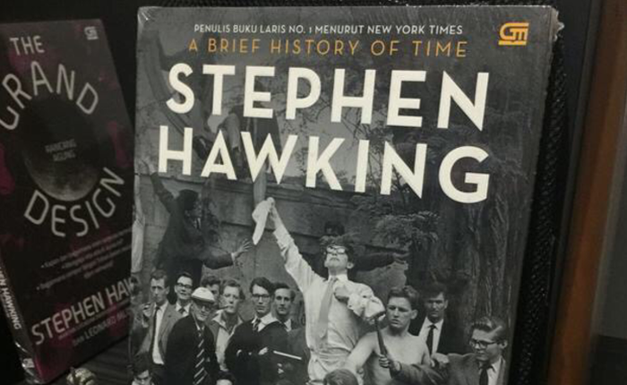 Những cuốn sách hay nhất của nhà vật lý thiên tài Stephen Hawking