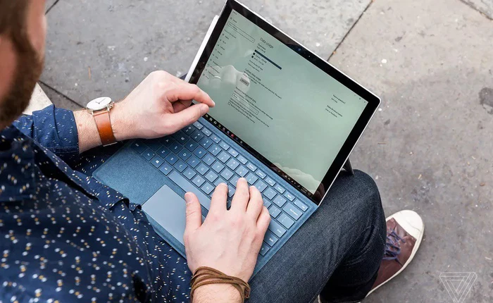Microsoft muốn ép người dùng sử dụng trình duyệt Edge làm mặc định khi họ mỏ ứng dụng Mail trong Windows 10