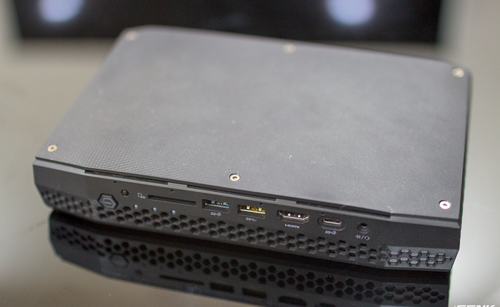Sản phẩm HOT tuần này: Intel NUC Hades Canyon - Tác phẩm của mối tình ngang trái giữa đội đỏ và xanh