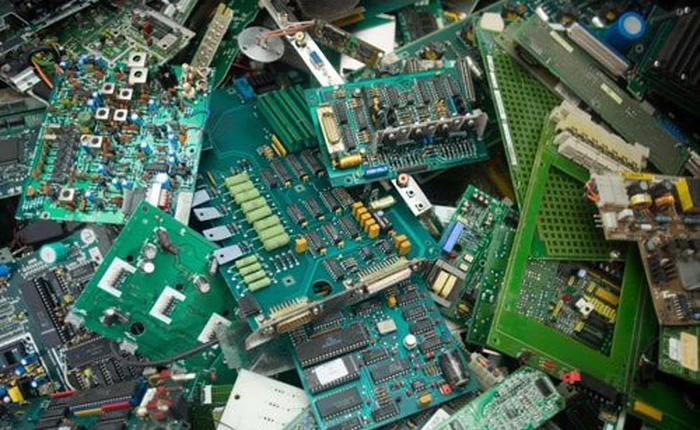 Phát hiện ổ rác thải toàn bo mạch điện tử nhập trái phép vào Việt Nam