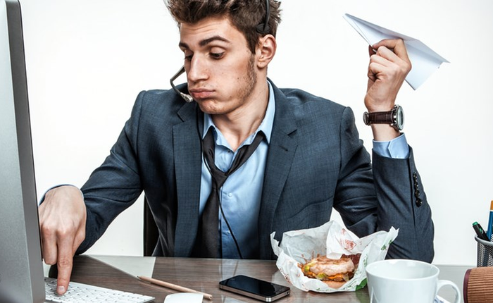 Nhân viên "lầy" nhất thế giới: đến công ty chỉ lướt Reddit và xem video mèo, lương hàng năm vẫn cả trăm ngàn USD