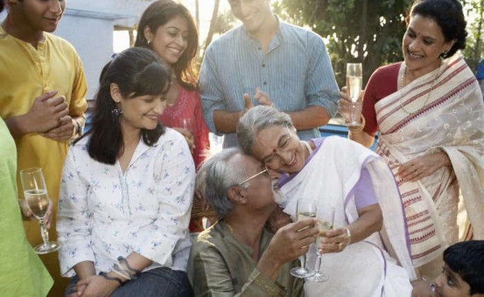 Quan niệm về tuổi già trên thế giới và câu chuyện về những nền văn hóa coi trọng “kính lão đắc thọ”