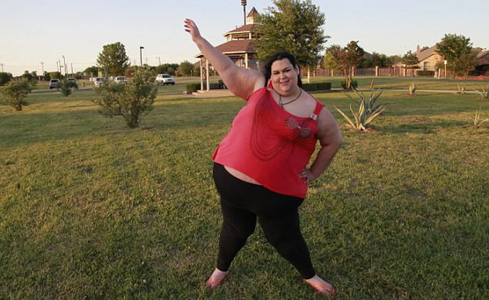 Từng nặng tới 318kg và chồng phải bón thức ăn bằng phễu, người phụ nữ này đã giảm hơn 100kg trong vài tháng như thế nào?