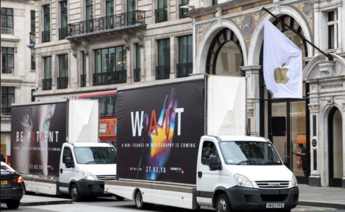 Huawei quảng cáo smartphone mới bằng cách đậu xe tải chắn ngay trước cửa hàng của Apple và Samsung