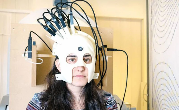 Máy quét não bây giờ cũng chỉ to bằng một cái mũ bảo hiểm mà thôi!