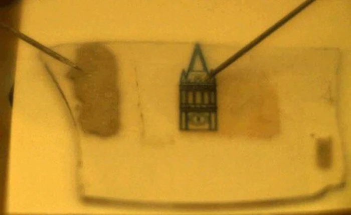 Thiết bị phát sáng kích thước nguyên tử này sẽ mở ra khả năng tạo ra màn hình "vô hình"