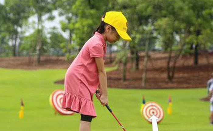 Giới nhà giàu Trung Quốc cho con học chơi golf, tập làm CEO với quan điểm EQ quan trọng hơn IQ