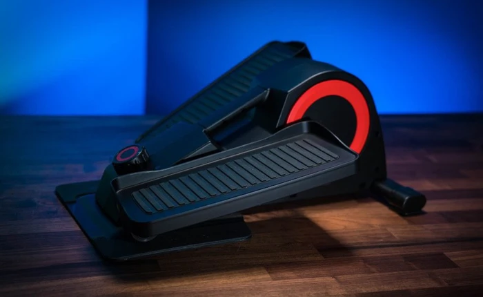 Chiếc máy đạp mini này sẽ giúp bạn tập thể dục ngay khi đang... ngồi làm việc ở văn phòng