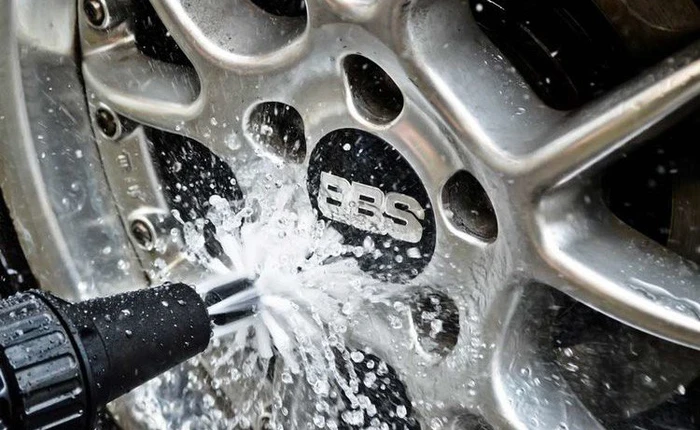 Từng xuất hiện trên Shark Tank, chiếc bàn chải "tối thượng" này có thể chà sạch được mọi thứ mà bạn tưởng tượng ra