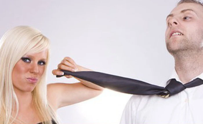 Nghiên cứu cho thấy chồng kiếm ít tiền hơn vợ dễ mắc bệnh về tim, dạ dày và phổi hơn