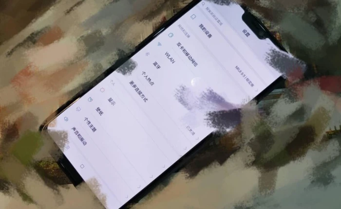 Lộ ảnh thực tế Xiaomi Mi 7: Thiết kế tai thỏ, loại bỏ nút Home, camera kép dọc, có thể có cảm biến vân tay dưới màn hình