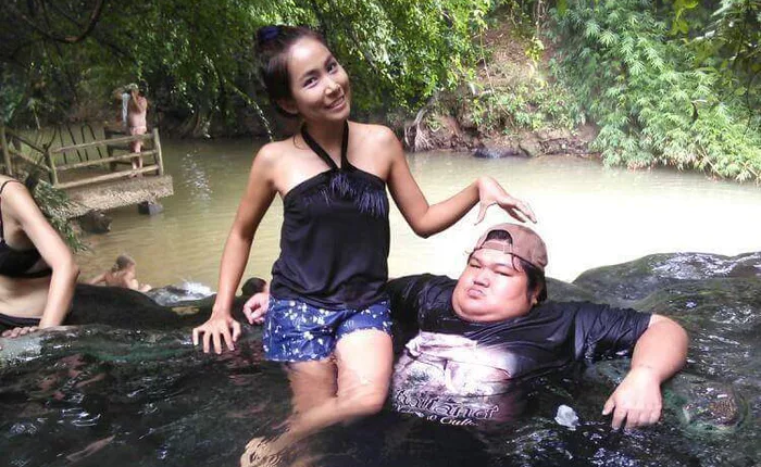 Cổ tích đời thực: Chàng béo 120kg vượt qua mặc cảm ngoại hình, cưới cô y tá xinh đẹp sau 10 năm hẹn hò