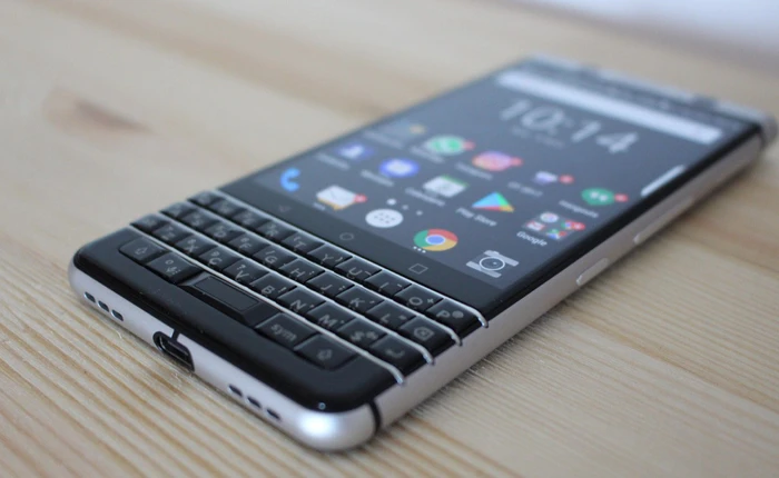 Lộ ảnh báo chí BlackBerry KeyTwo "Athena", nhiều điểm giống KeyOne