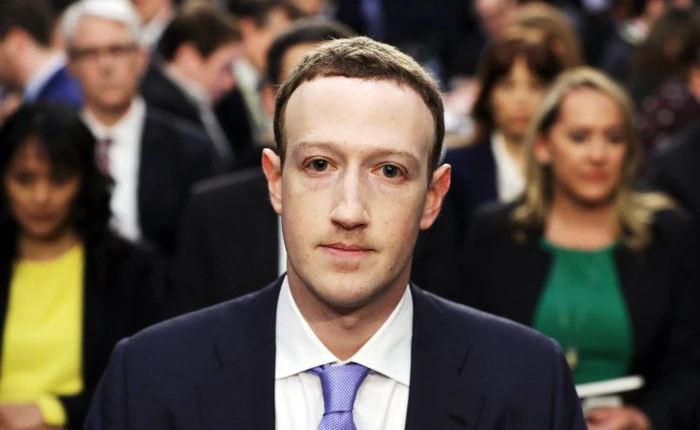 Thượng nghị sĩ Mỹ hỏi Mark Zuckerberg vì sao lại xóa fanpage gà rán ưa thích của ông