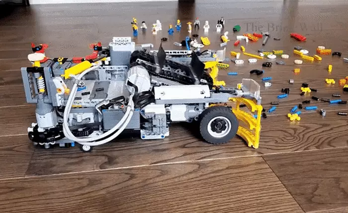 Nếu bạn sợ dẫm phải LEGO thì đây là robot chuyên dọn LEGO làm từ LEGO