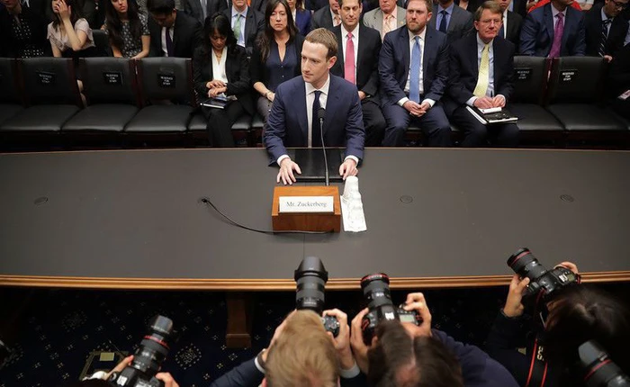 [Video] Nghe Mark Zuckerberg giải thích cho các Thượng Nghị sĩ cao tuổi về cách hoạt động của Facebook