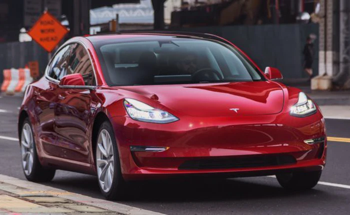 Tesla phải tạm đóng cửa dây chuyền sản xuất Model 3, nhân viên bắt buộc nghỉ không lương
