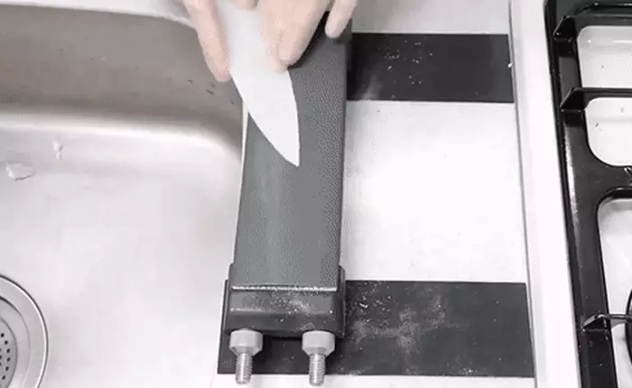 Anh chàng Nhật Bản lại khiến Internet phát sốt vì làm dao bằng màng bọc thực phẩm