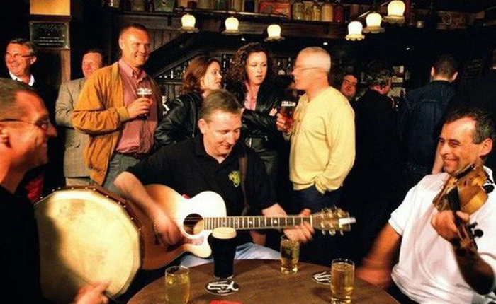 Người Ireland và lối sống 'craic': Mọi người hòa đồng, không phân biệt địa vị xã hội, dù là người vô gia cư cũng có thể trò chuyện với tỷ phú