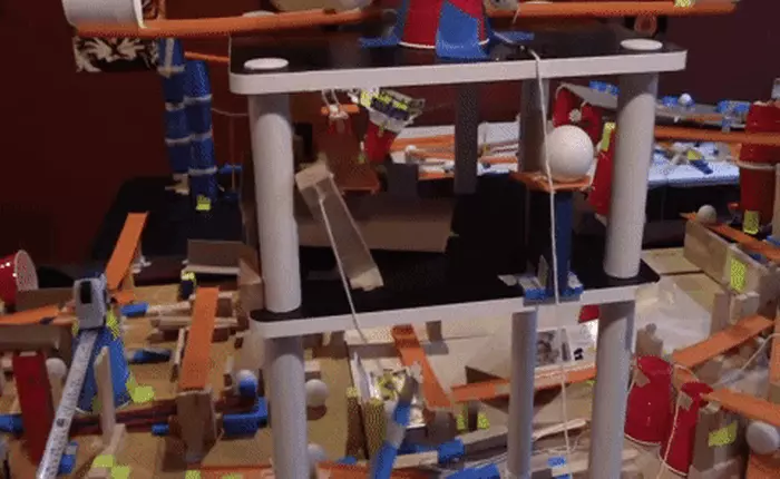 Xem hệ thống hoàn thiện sau 2 tháng và 187 lần thử thất bại, làm được mỗi việc là lột miếng băng dính