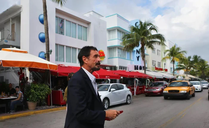 Mỗi tweet quảng cáo tiền mã hóa của John McAfee có giá 105.000 USD