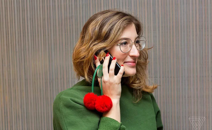 Những quả cherry khổng lồ trên case điện thoại này sẽ giúp bạn dễ dàng tìm thấy thiết bị trong túi xách