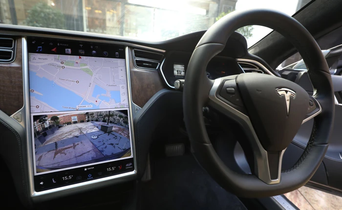 Một chủ sở hữu xe Tesla có thể bị cấm lái xe 18 tháng vì rời khỏi ghế lái xe