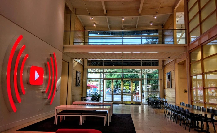 BREAKING: Xả súng tại trụ sở của YouTube khiến ít nhất 4 người bị thương, nghi phạm đã tự sát ngay tại hiện trường