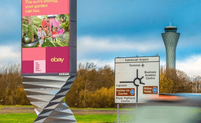 Biển quảng cáo thay đổi theo thời tiết của eBay