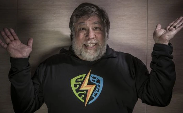 Đồng sáng lập Apple cũng nói lời chia tay với Facebook