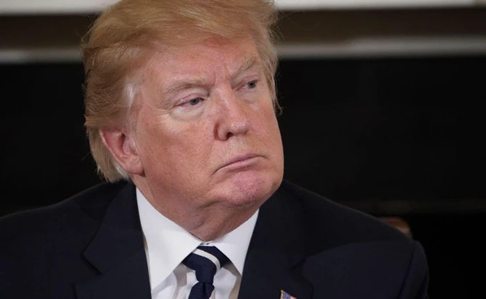 Tổng thống Donald Trump bất ngờ đăng tweet "cứu lấy ZTE"