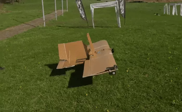 Máy bay điều khiển từ xa xưa rồi, giờ chúng ta có ghế bay IKEA điều khiển từ xa