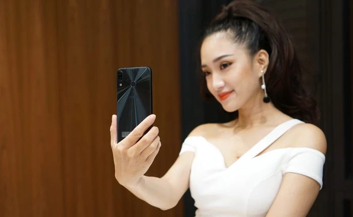 Cận cảnh Zenfone 5 tại Việt Nam: đua theo trào lưu tai thỏ, mặt lưng thiết kế vòng tròn đồng tâm, camera kép vừa có chức năng xóa phông lẫn góc rộng 120 độ