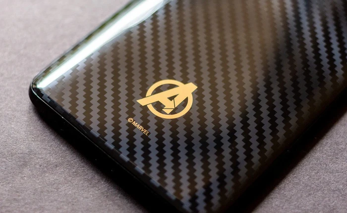 OnePlus 6 Marvel Avengers Limited Edition chính thức ra mắt, 8GB RAM + 256GB lưu trữ, giá 663 USD