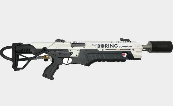 Chết cười với điều khoản sử dụng súng phun lửa vô cùng hài hước của Elon Musk