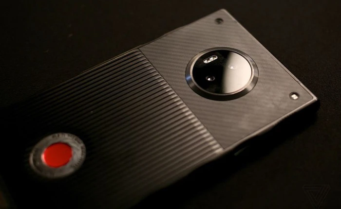 Trên tay RED Hydrogen One - một chiếc điện thoai holographic đầy tham vọng