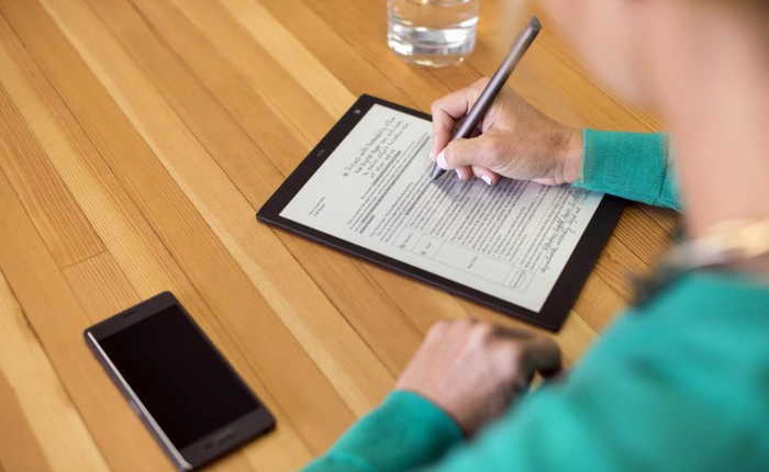 Chỉ cần chi 600 USD, bạn sẽ có ngay cuốn sổ giấy điện tử tích hợp Wifi, viết mãi không hết mà Sony vừa giới thiệu