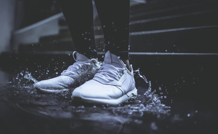 Mẹo bảo quản giày nam trong mùa mưa nắng thất thường