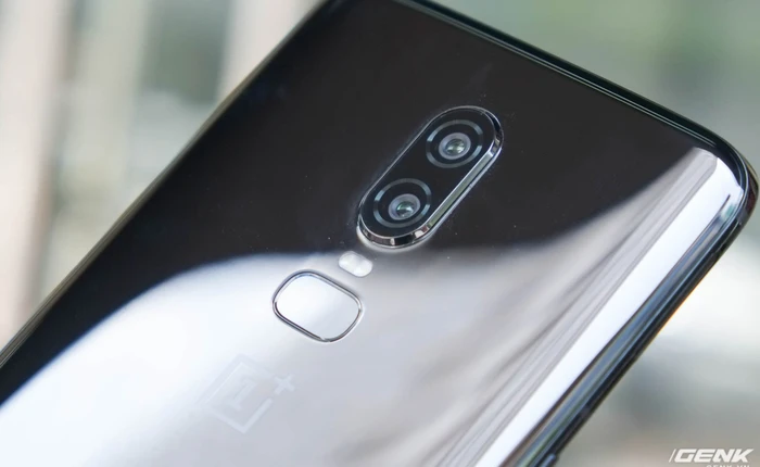 Trên tay OnePlus 6 đầu tiên mới về VN: "Flagship killer" giá 15 triệu đồng