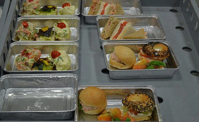 Đọc tâm sự của bếp trưởng trên máy bay để biết đâu là món ăn bạn không nên gọi