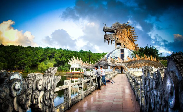 Dù tiêu điều, công viên nước bỏ hoang tại Huế vẫn đẹp đến ma mị qua ống kính của nhiếp ảnh gia Mỹ