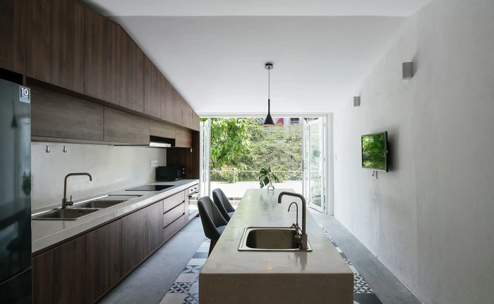 Nhờ cải tạo một cách thần kỳ, nhà ống 15 năm tuổi tối tăm cũ kỹ ở Sài Gòn được lên tạp chí kiến trúc Mỹ