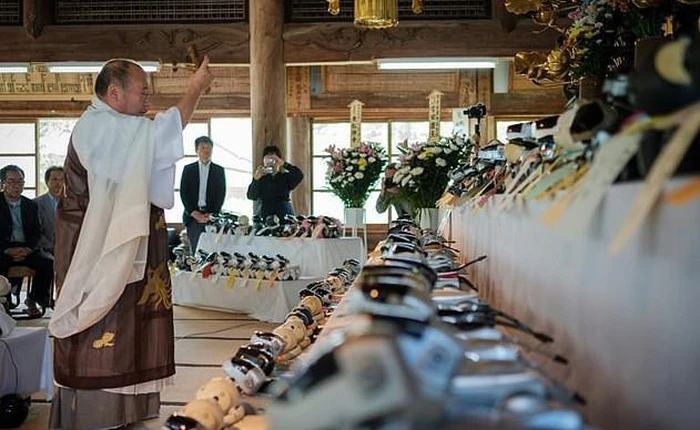 Kỳ lạ ngôi chùa Nhật Bản làm đám tang cho chó robot: máy móc cũng có linh hồn