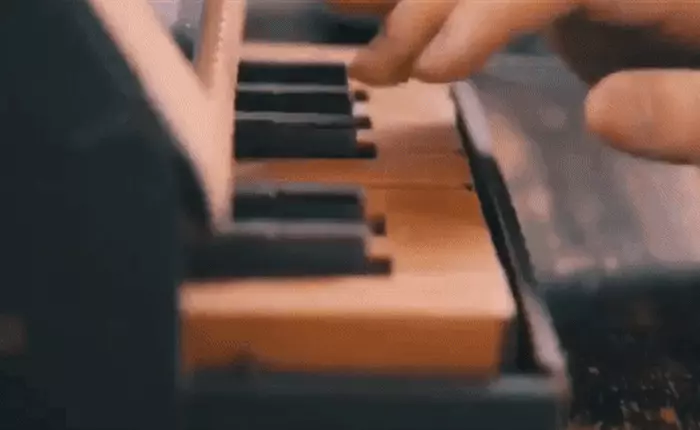 Chỉ dùng bộ phụ kiện bìa cứng của Nintendo Switch, anh chàng này vẫn chơi nhạc cực "ngọt"